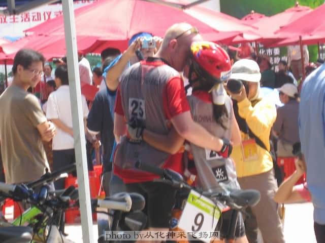 调整大小 选手接吻庆祝.jpg