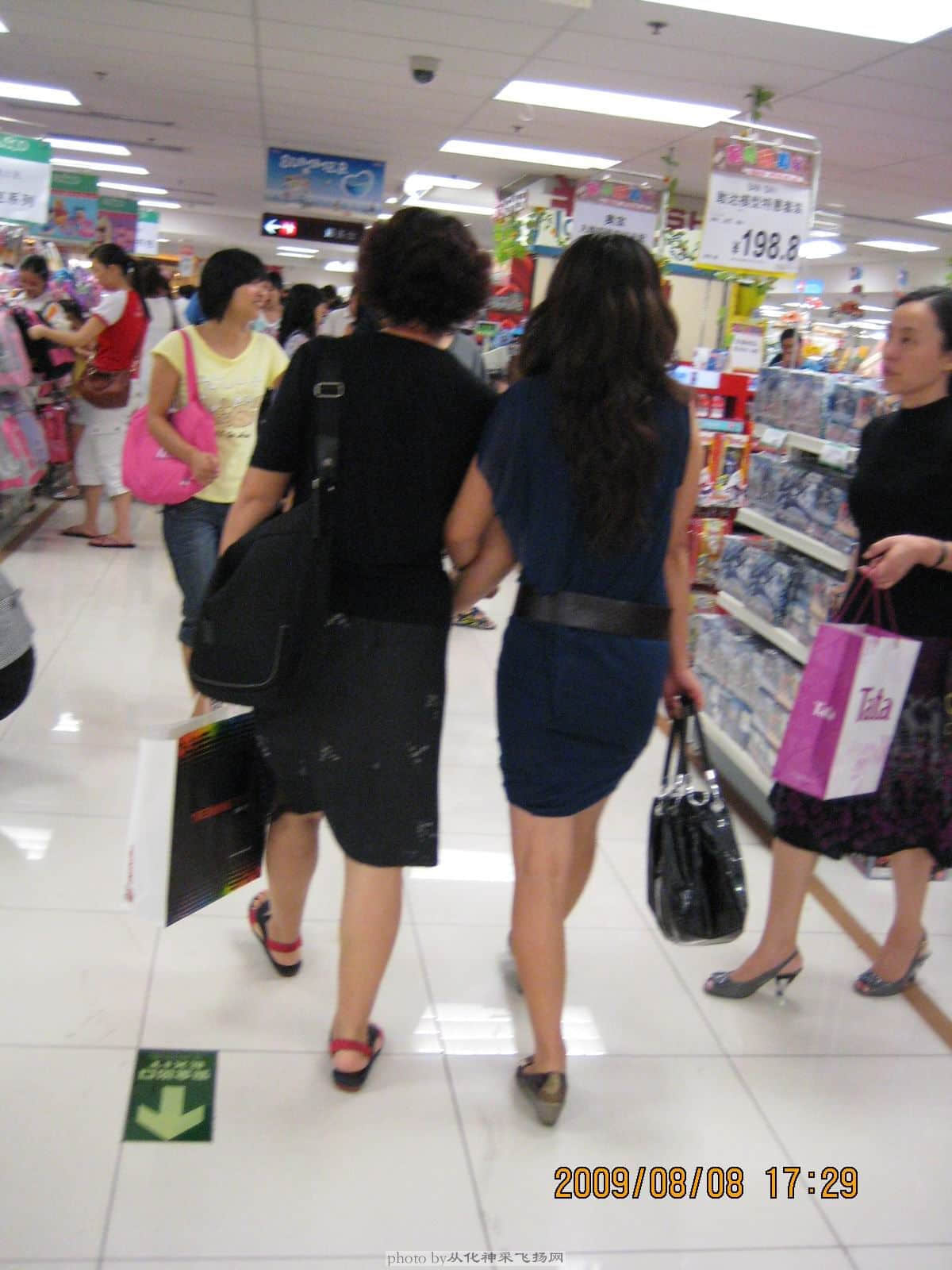 与朋友在天河城闲逛