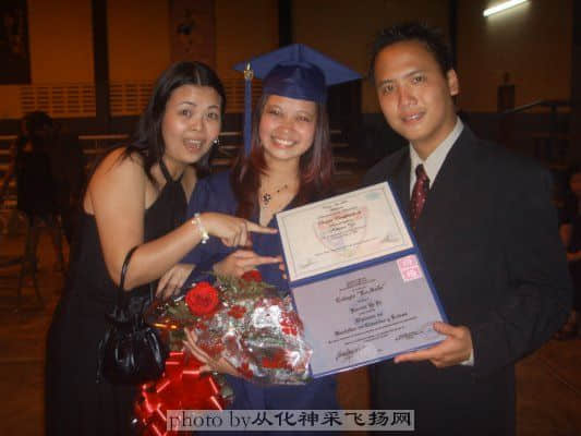 与她一同分享这份喜悦的好友