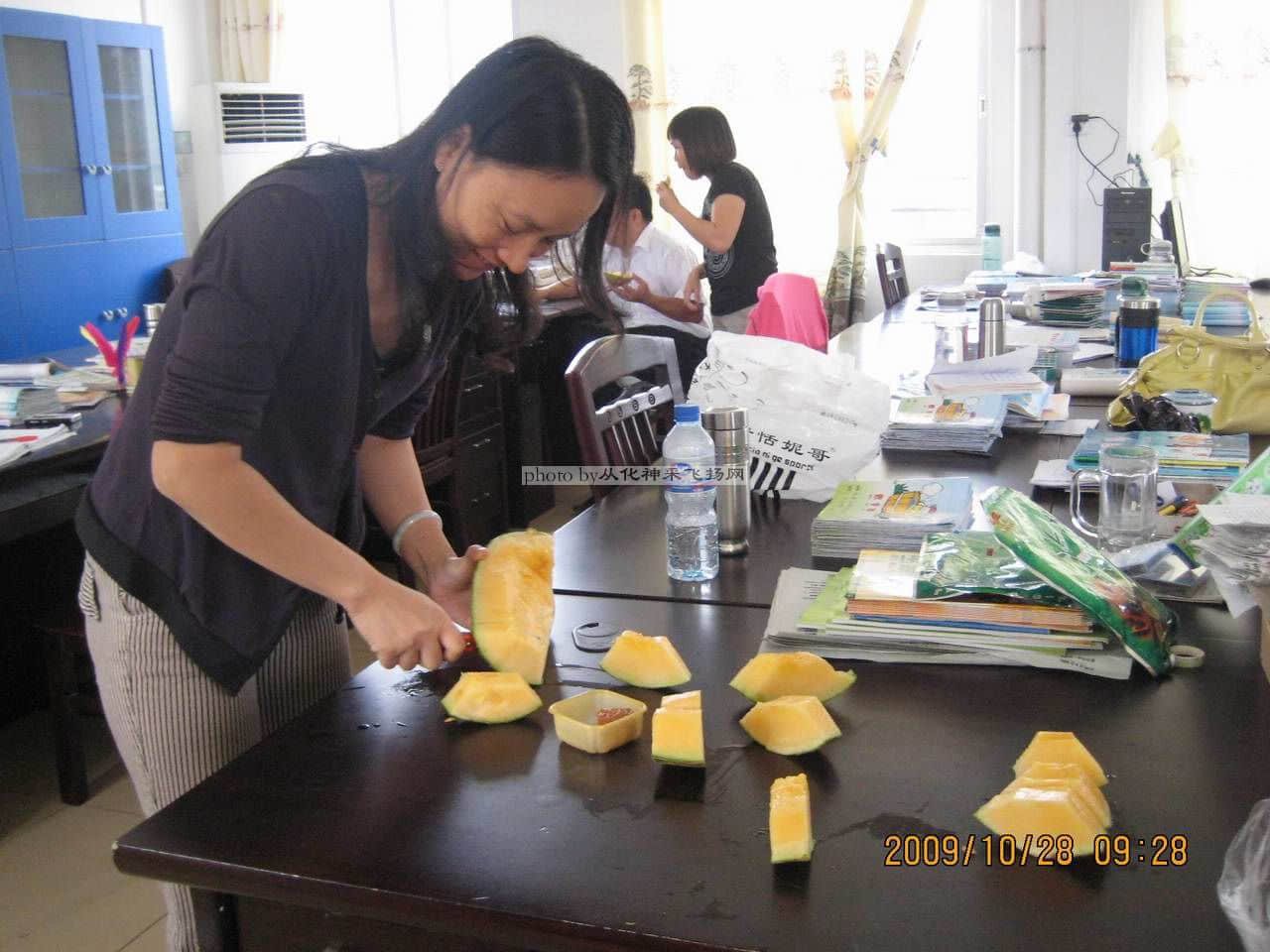 同事在市场买回来的哈密瓜（一起分享）