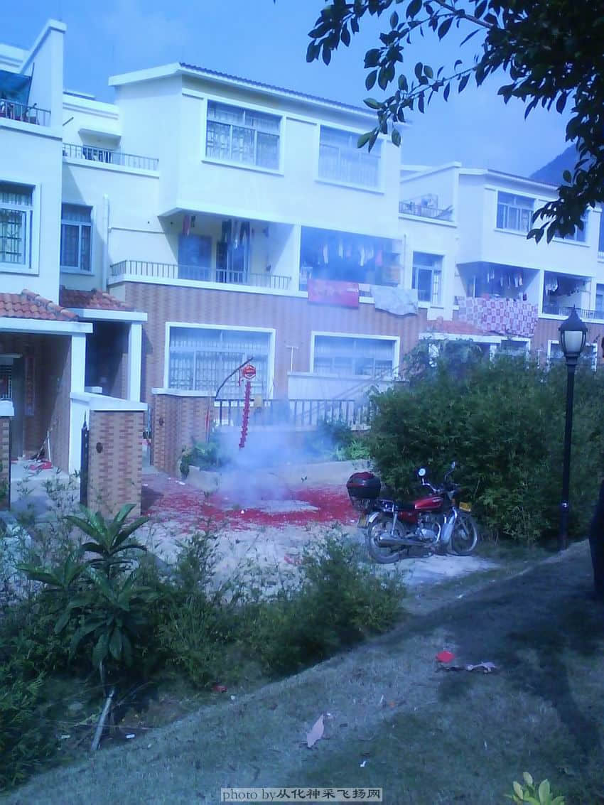 移民村的别墅，好大，好靓！