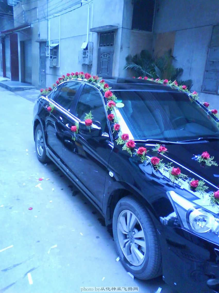 玫瑰花组成的花车，够啥浪漫！