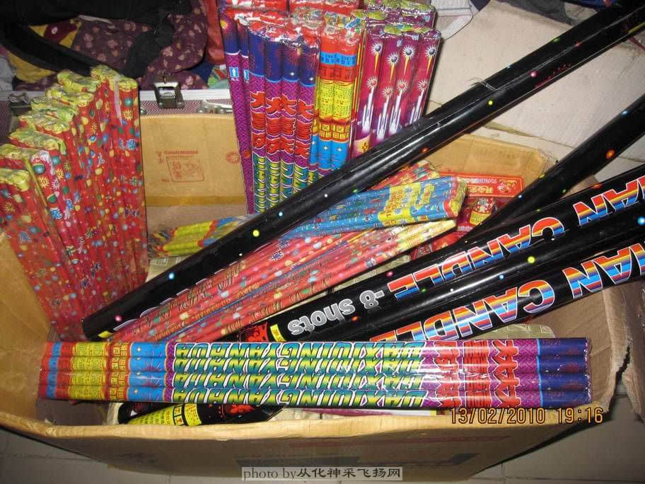 踏入年初一的第一刻，小朋友可以用来疯狂的烟花