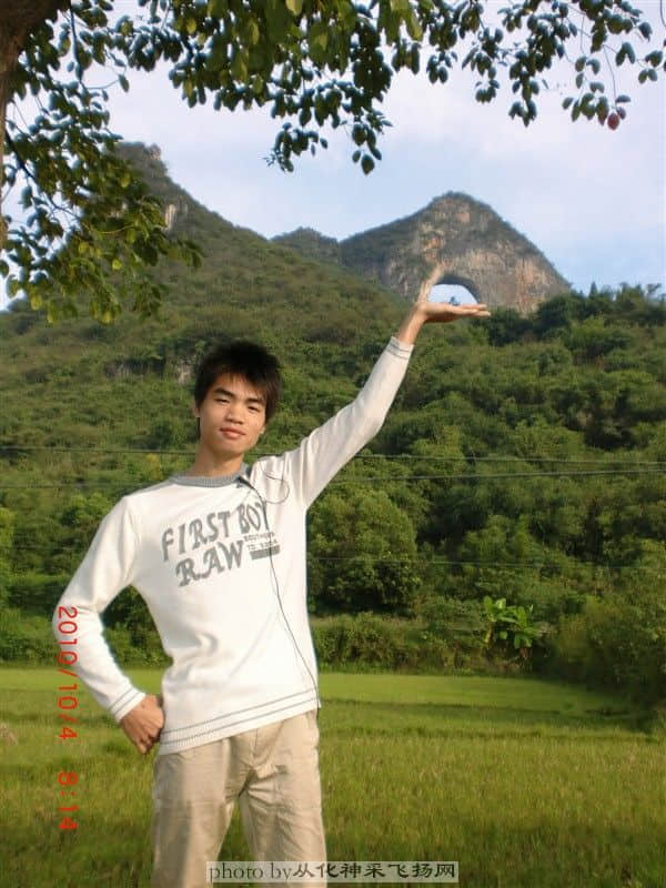 小子说要把月亮摘下来带回去给女朋友