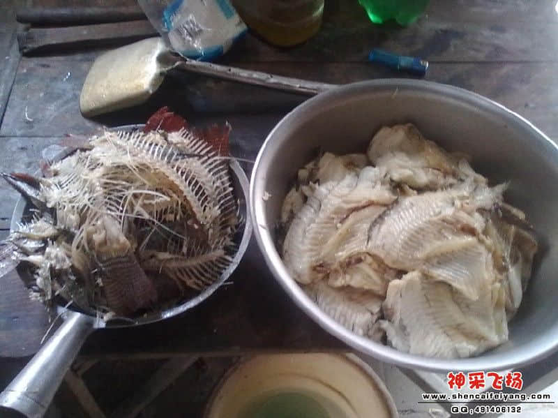 把鱼的骨头去了